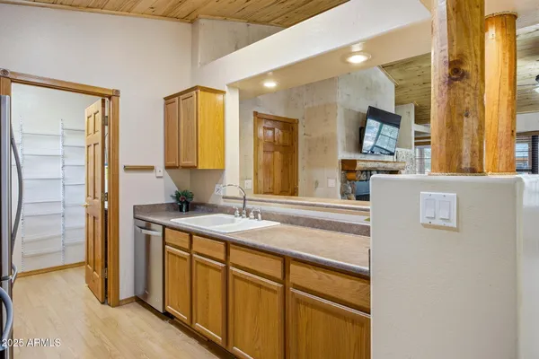 $369,000 | 2677 Palomino Trail, Overgaard, AZ 85933