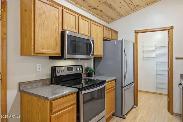 $369,000 | 2677 Palomino Trail, Overgaard, AZ 85933