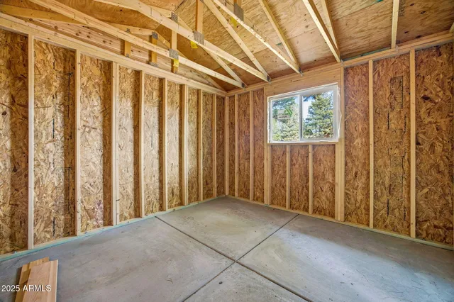 $369,000 | 2677 Palomino Trail, Overgaard, AZ 85933