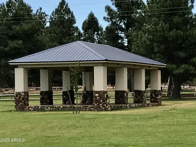 $369,000 | 2677 Palomino Trail, Overgaard, AZ 85933