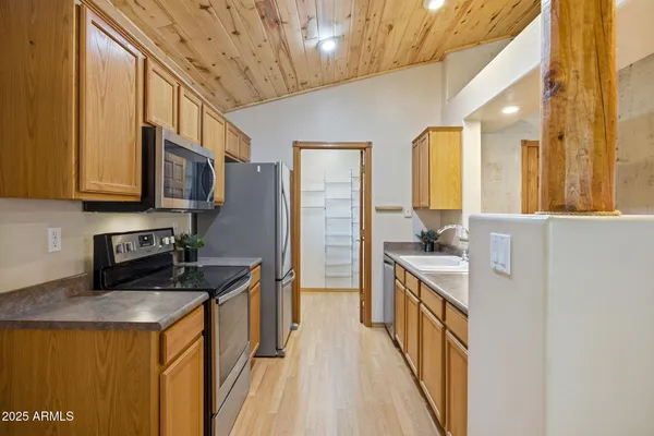 $369,000 | 2677 Palomino Trail, Overgaard, AZ 85933