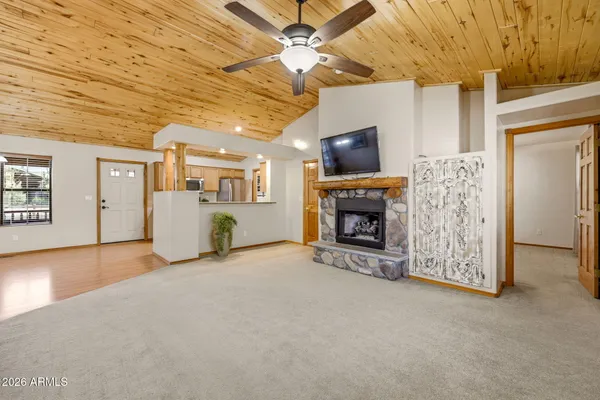 $369,000 | 2677 Palomino Trail, Overgaard, AZ 85933