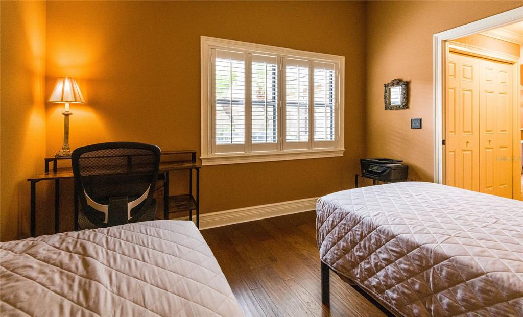 5617 Monte Rosso Road Sarasota, FL 34243 - Photo 21 of 27 Gallery Image 21