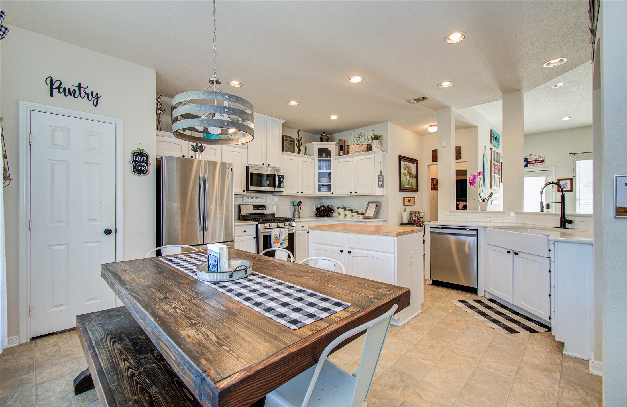 1779 County Road 151 Columbus, TX 78934 - Photo 12 of 47 a kitchen with a table and chairs in it