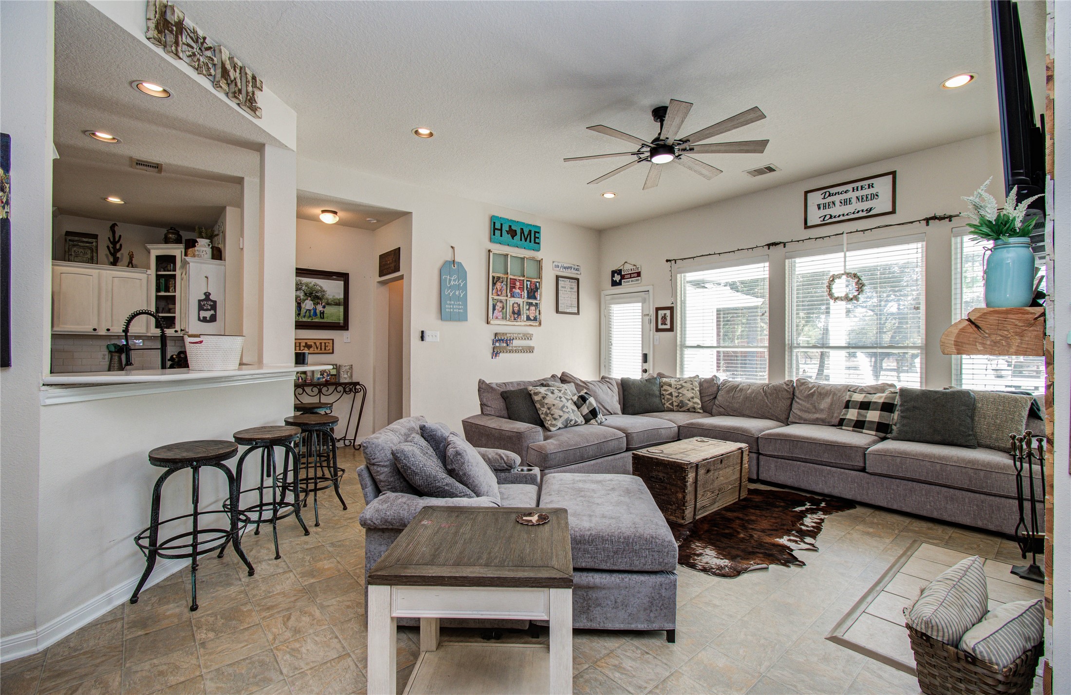 1779 County Road 151 Columbus, TX 78934 - Photo 7 of 47 a living room with furniture and a large window