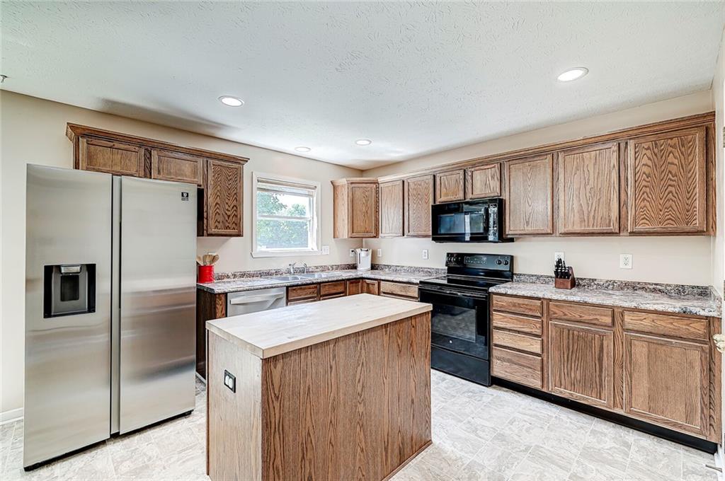 2432 Inishmore Court Indianapolis, IN 46214 - Photo 9 of 31