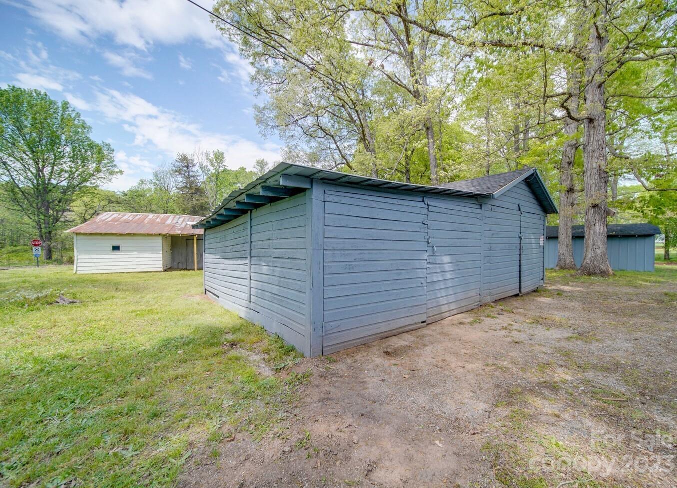 570 Crescent Road Rockwell, NC 28138 - Photo 27 of 28 a backyard of a house