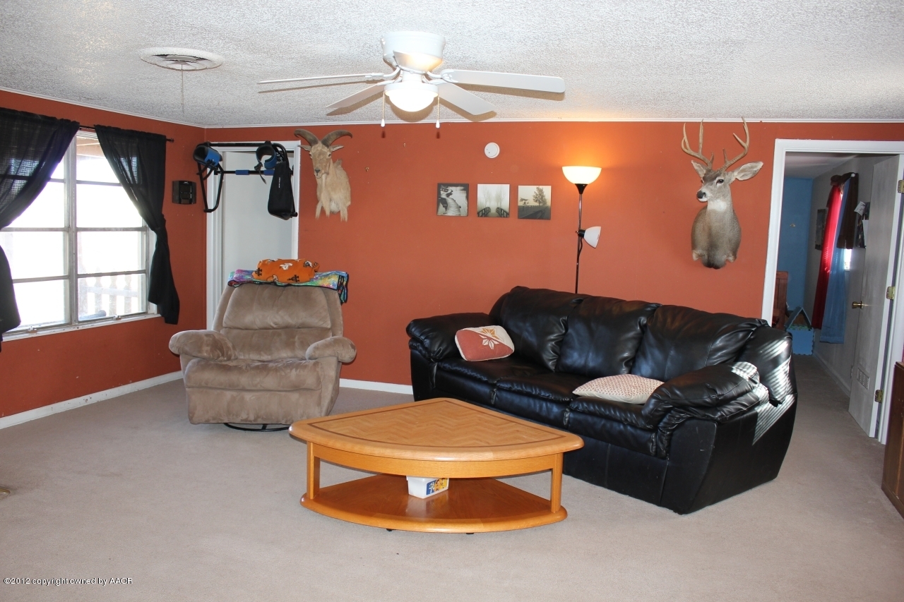 3609 Beacon Road Amarillo, TX 79118 - Photo 10 of 26 a living room with furniture and a window