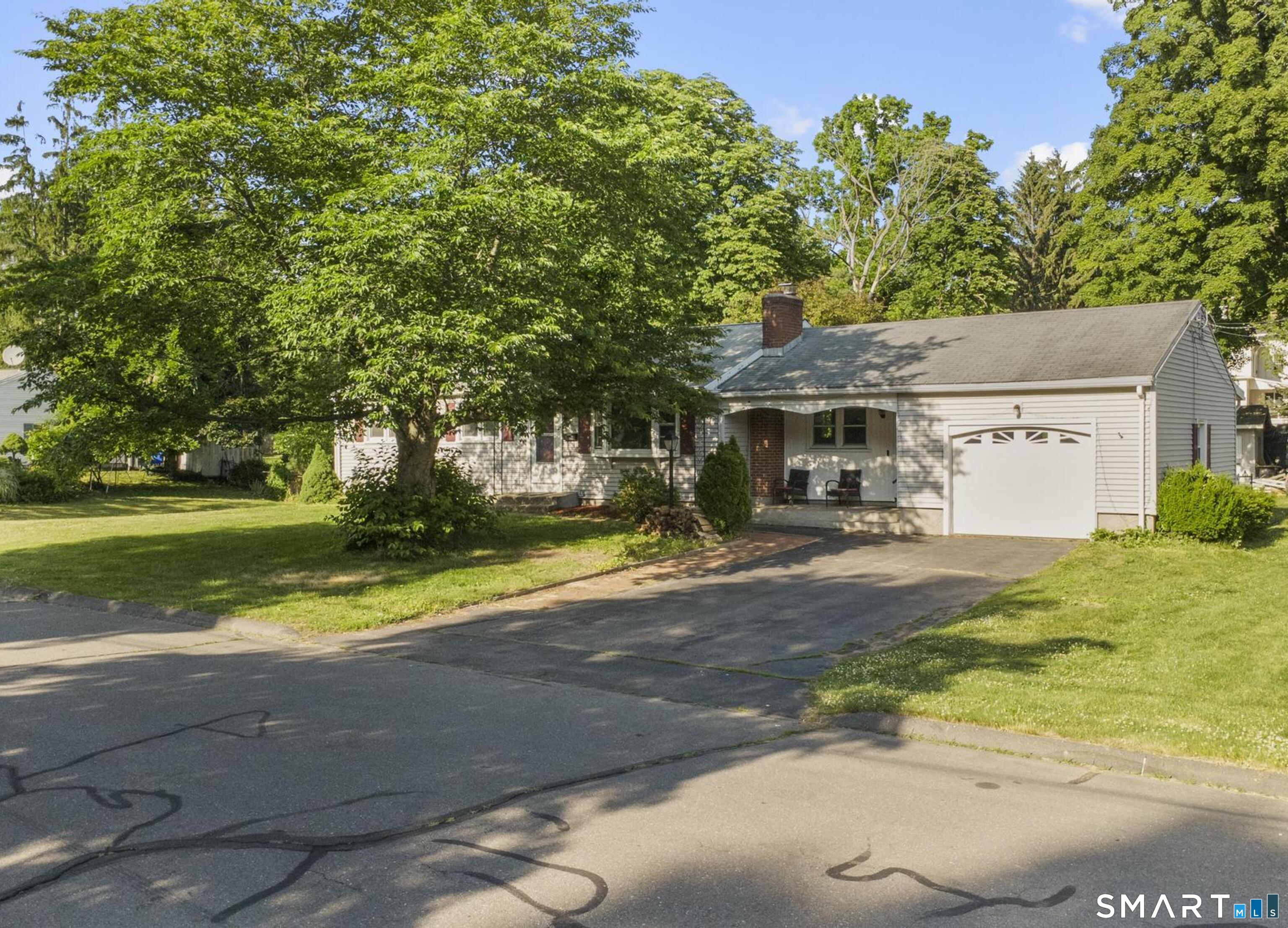 27 Allen Street Enfield, CT 06082 - Photo 2 of 32