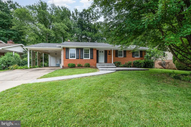 a picture of a bathroom with a sink