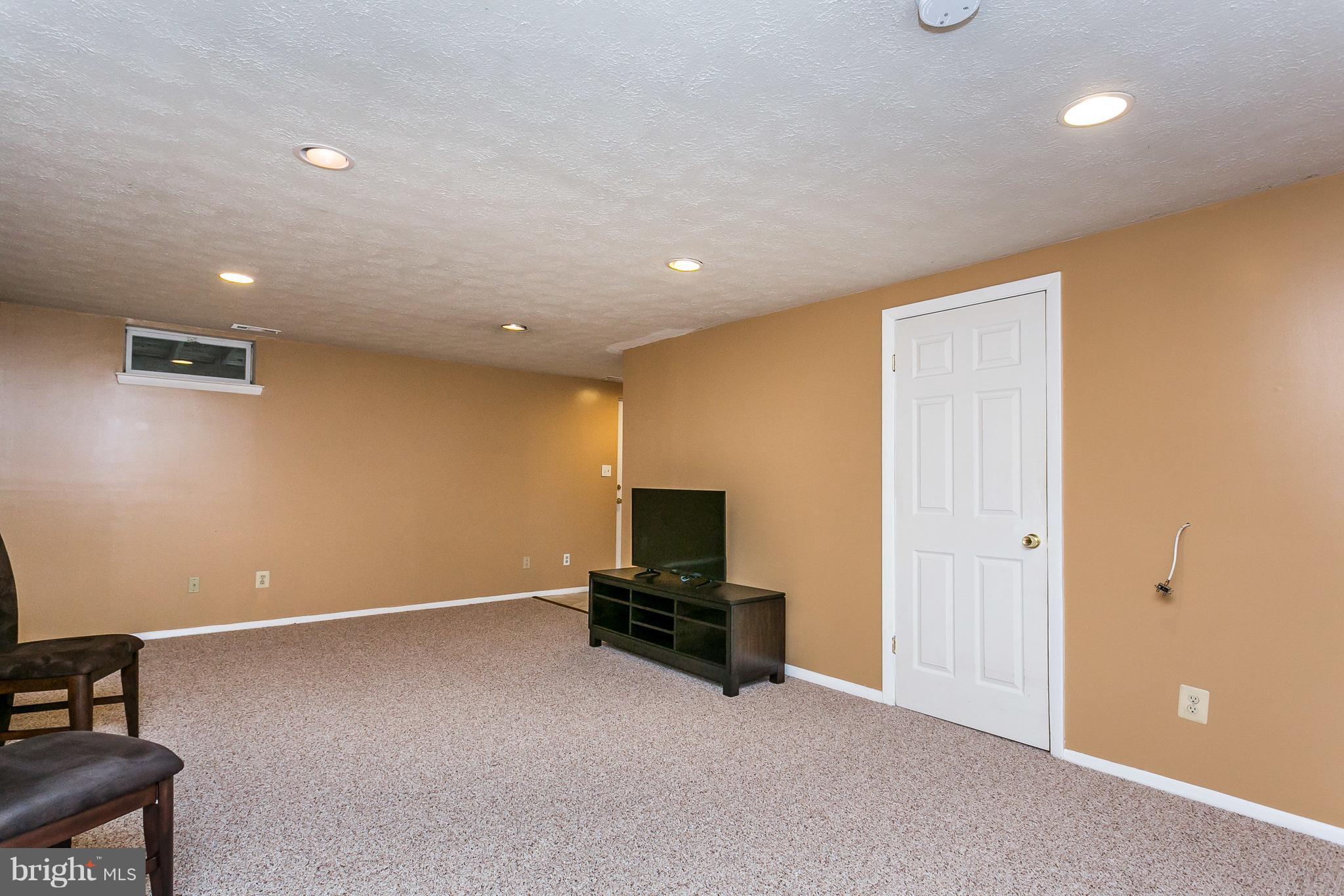39 Stoneway Place Baltimore, MD 21236 - Photo 17 of 27 Family Room in finished basement