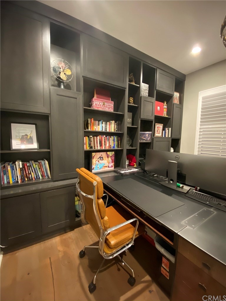 114 Joshua Tree Irvine, CA 92620 - Photo 27 of 73 a room with furniture gym equipment and a window