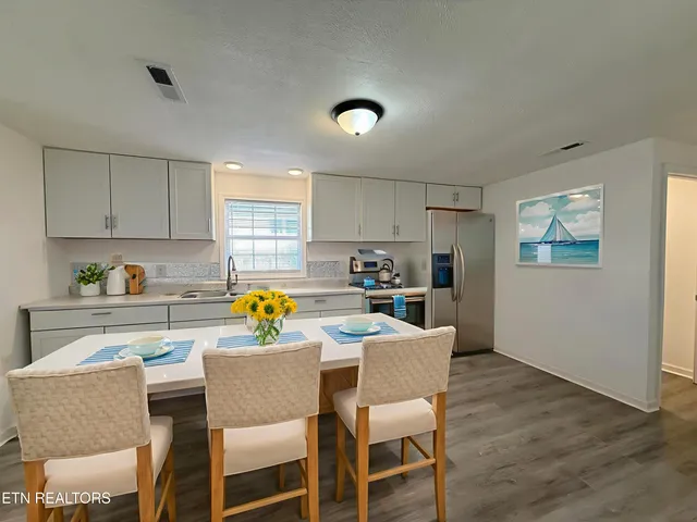 $189,900 | 509 East Hemlock Street, La Follette, TN 37766