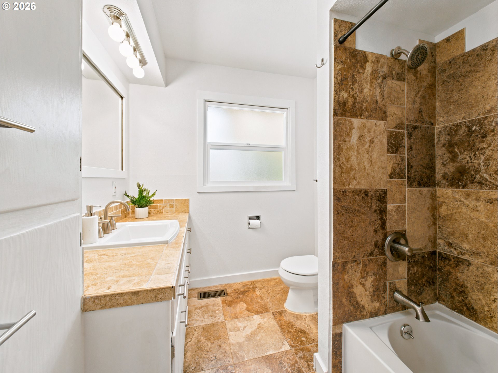 20310 Southwest Boones Ferry Road Tualatin, OR 97062 - Photo 28 of 48 Bathroom