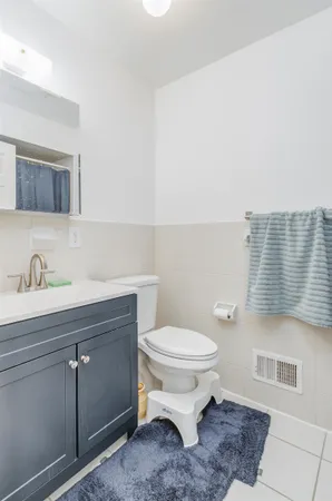 $2,600 | 225 Belvidere Avenue, Unit 1, Jersey City, NJ 07306