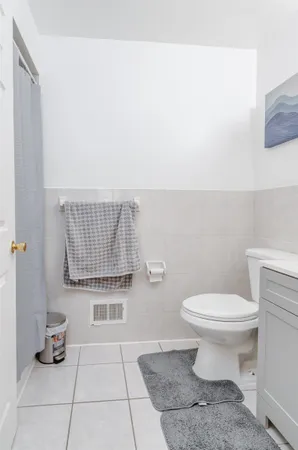 $2,600 | 225 Belvidere Avenue, Unit 1, Jersey City, NJ 07306
