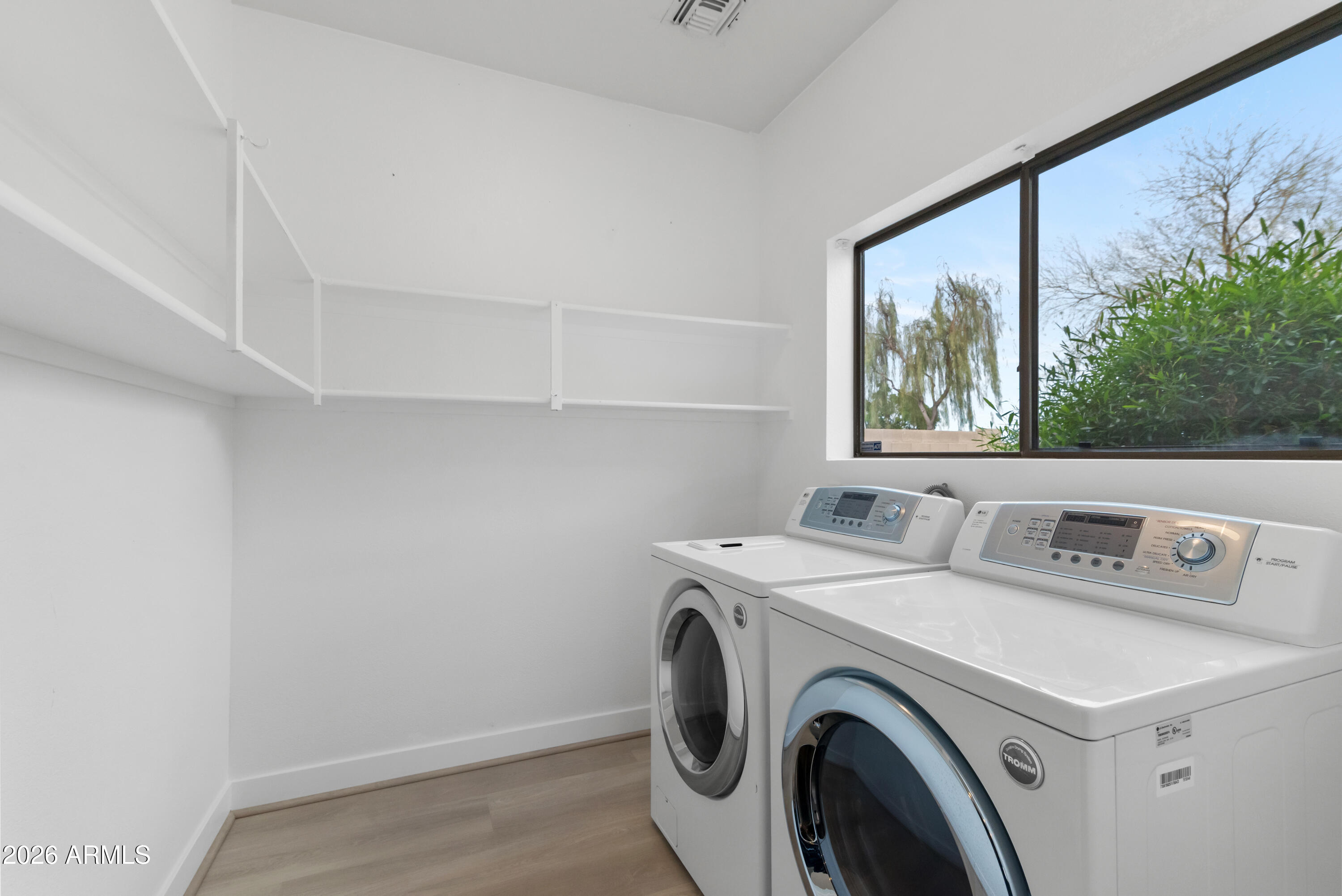 930 East Pedro Road Phoenix, AZ 85042 - Photo 13 of 34 a utility room with dryer and washer