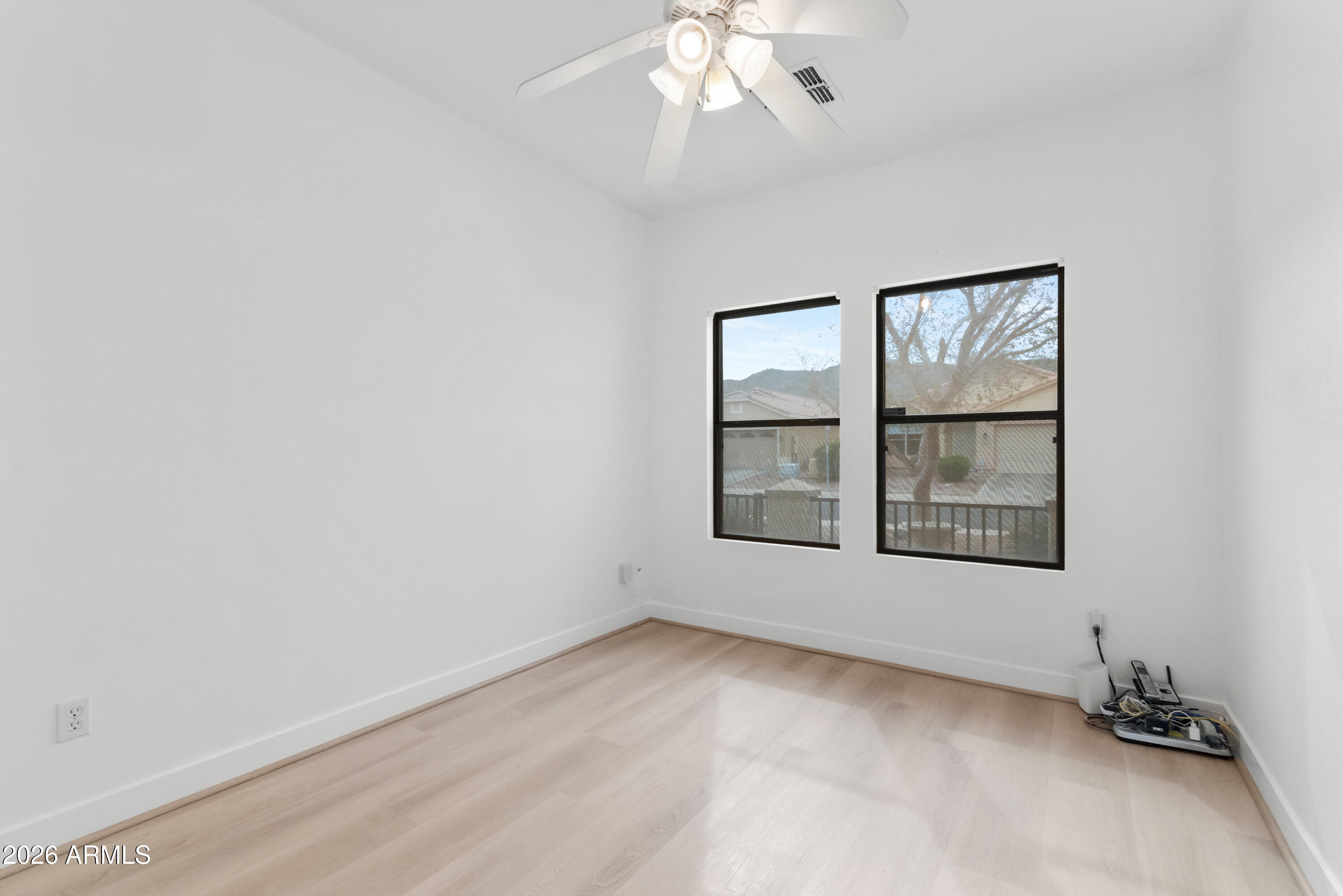 930 East Pedro Road Phoenix, AZ 85042 - Photo 24 of 34 an empty room with a window