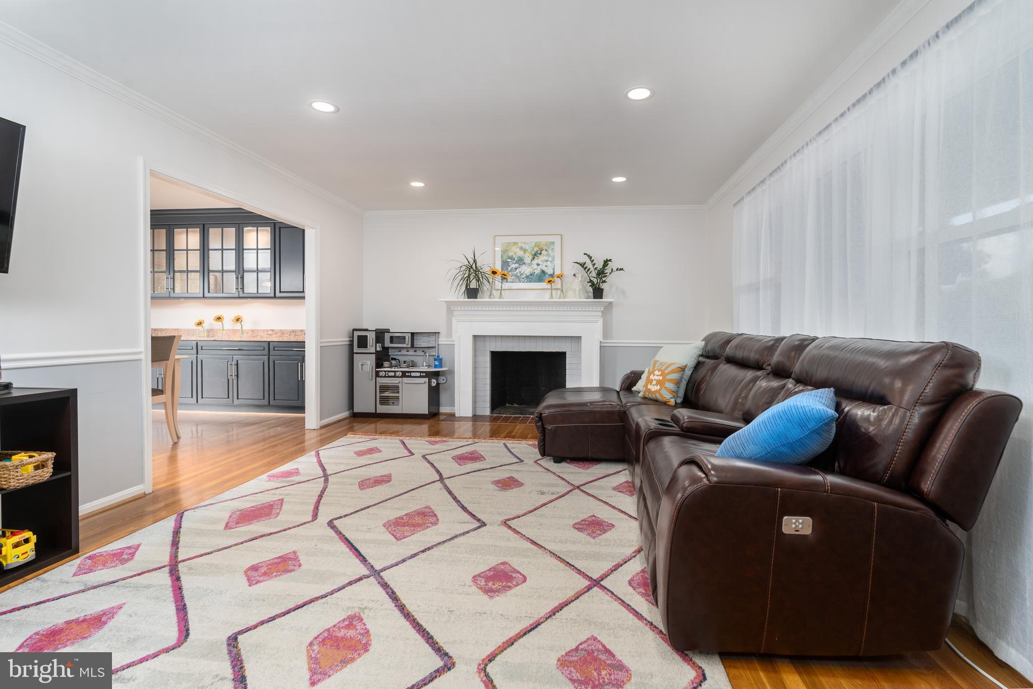 16304 Deer Lake Road Derwood, MD 20855 - Photo 4 of 31 Gallery Image 4