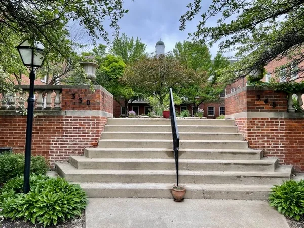 $2,250 | 336 Ridge Avenue, Unit 2, Evanston, IL 60202