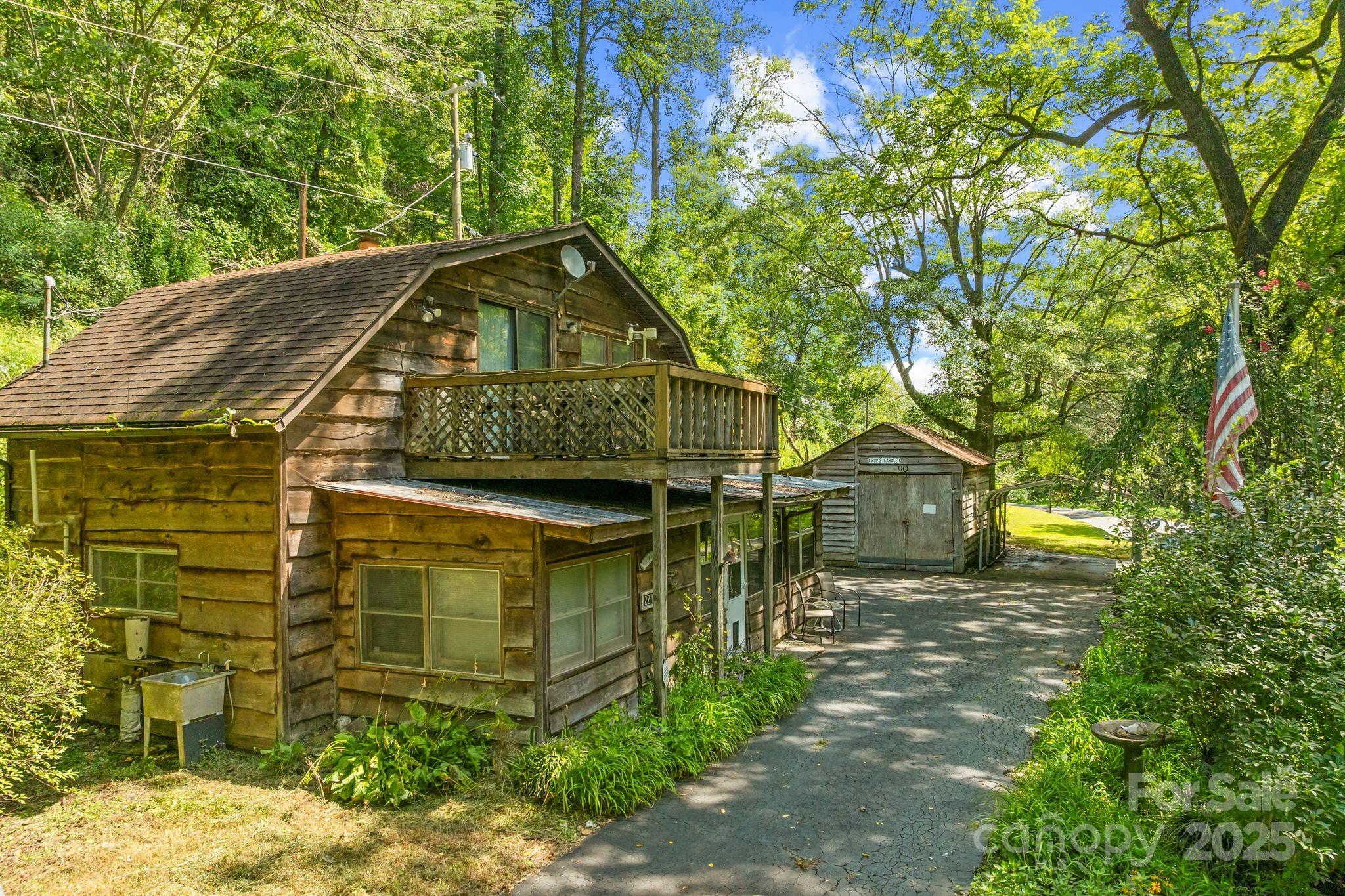 2270 Clear Creek Road Marion, NC 28752 - Photo 3 of 30 Gallery Image 3