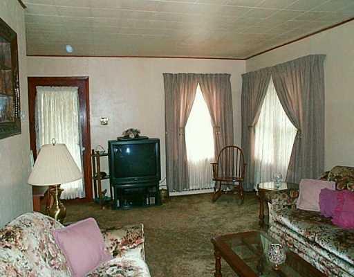 217 Brose Road Cabot, PA 16023 - Photo 7 of 8 Living Room.
