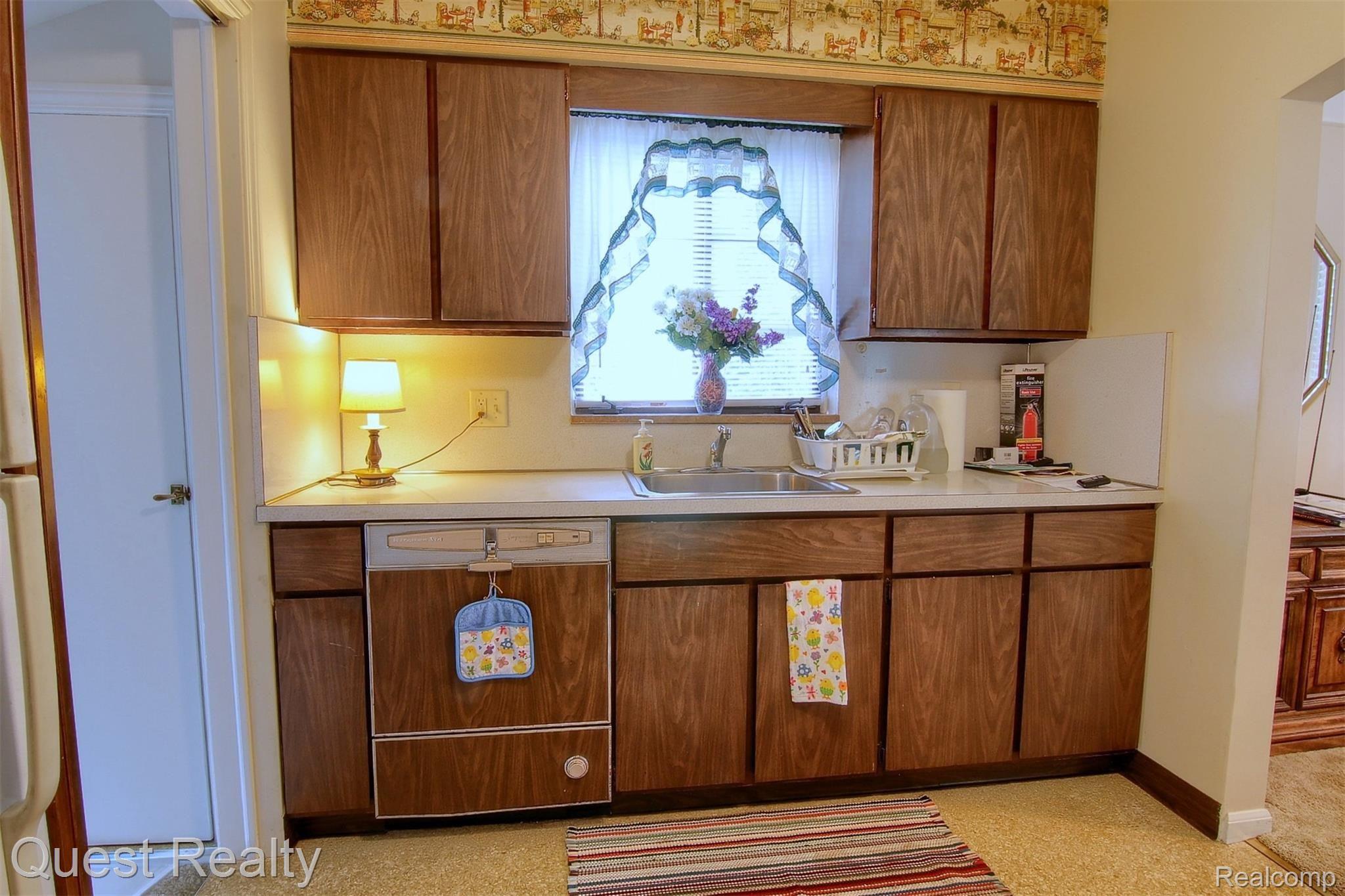 2132 Hampton Road Grosse Pointe, MI 48236 - Photo 10 of 29 10-Kitchen 4th View.jpg