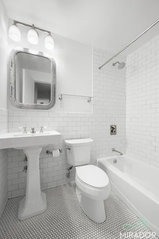 $5,900 | 330 East 39th Street, Unit 24C | Murray Hill