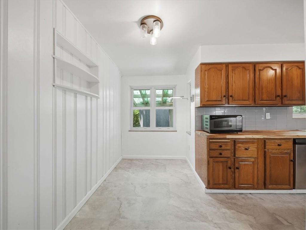 142 Center Grange Road Aliquippa, PA 15001 - Photo 12 of 27