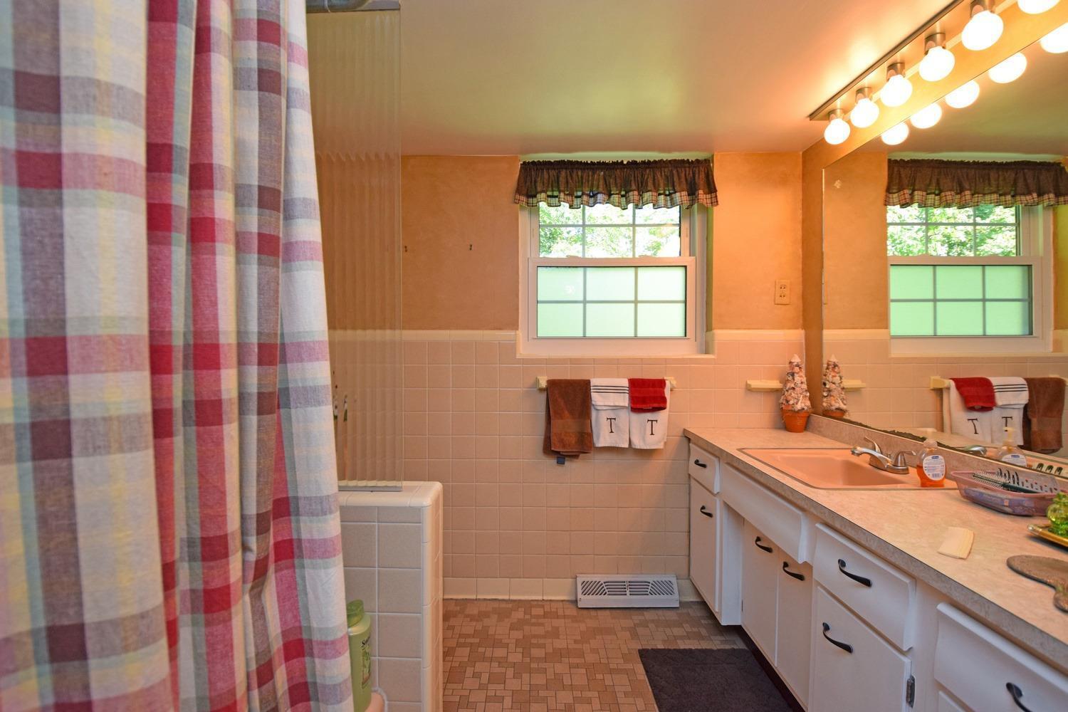 7370 Drake Road Cincinnati, OH 45243 - Photo 26 of 38