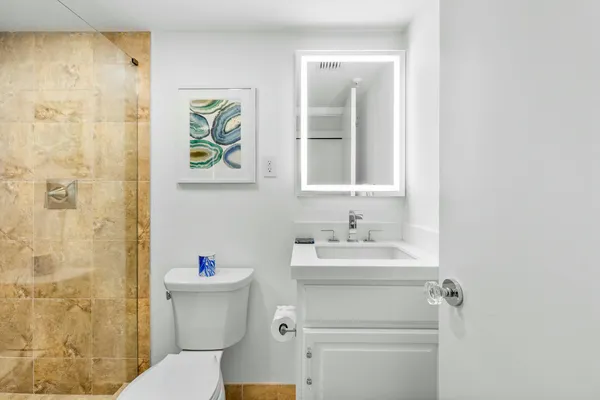 $240,000 | 400 North Flagler Drive, Unit 2004, West Palm Beach, FL 33401