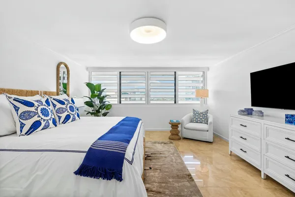 $240,000 | 400 North Flagler Drive, Unit 2004, West Palm Beach, FL 33401