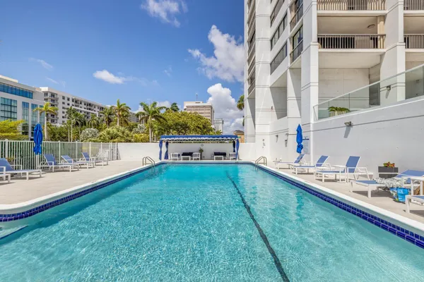 $240,000 | 400 North Flagler Drive, Unit 2004, West Palm Beach, FL 33401