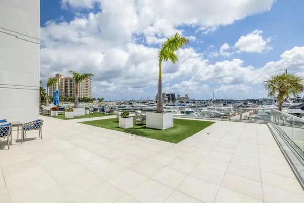 $240,000 | 400 North Flagler Drive, Unit 2004, West Palm Beach, FL 33401