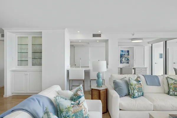 $240,000 | 400 North Flagler Drive, Unit 2004, West Palm Beach, FL 33401