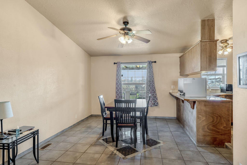 5294 Upton Road Central Point, OR 97502 - Photo 31 of 44 UR(51)