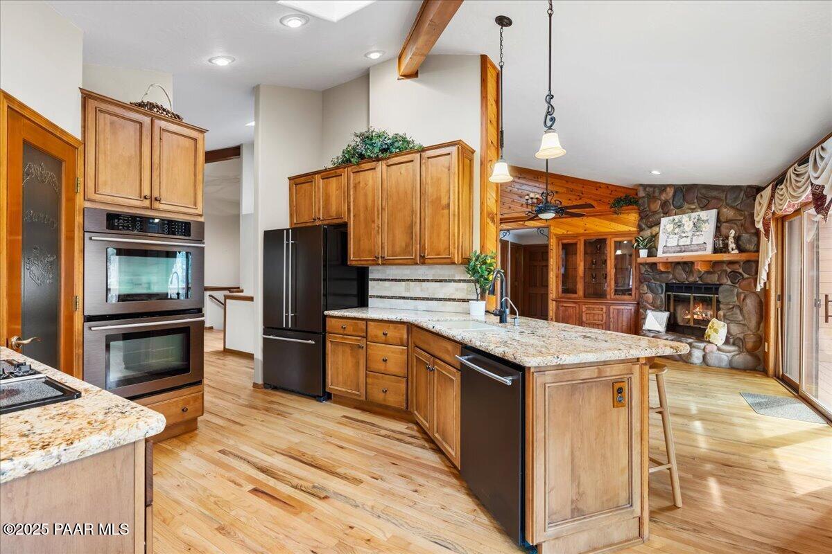 1940 Coyote Road Prescott, AZ 86303 - Photo 11 of 39 09-Kitchen