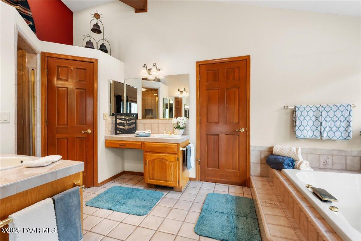 1940 Coyote Road Prescott, AZ 86303 - Photo 18 of 39 21-Primary Bathroom
