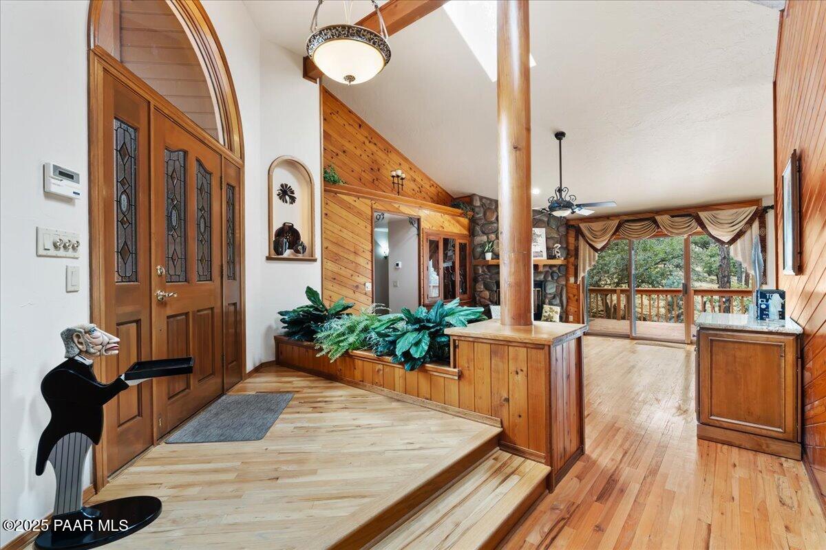 1940 Coyote Road Prescott, AZ 86303 - Photo 4 of 39 05-Foyer