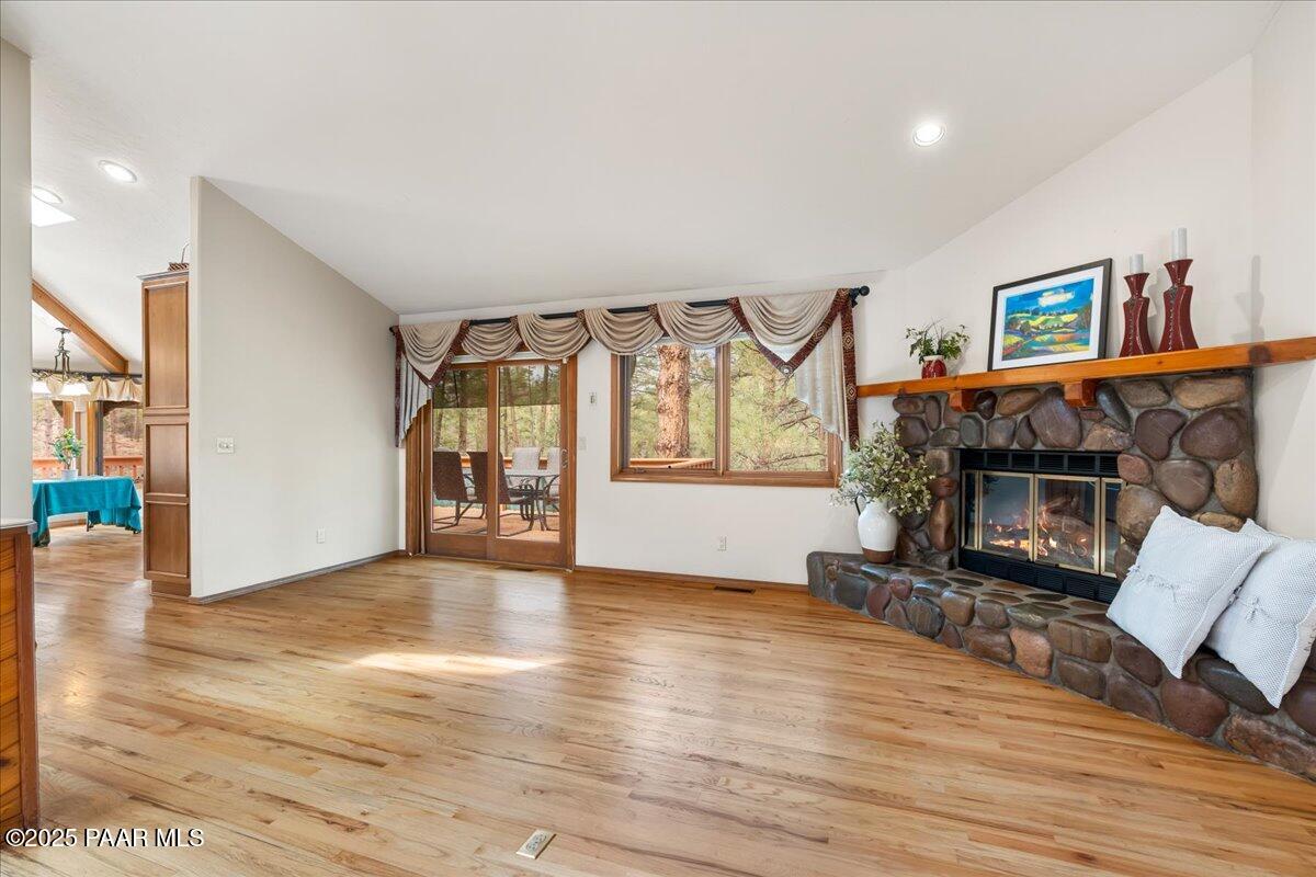 1940 Coyote Road Prescott, AZ 86303 - Photo 8 of 39 15-Living Room