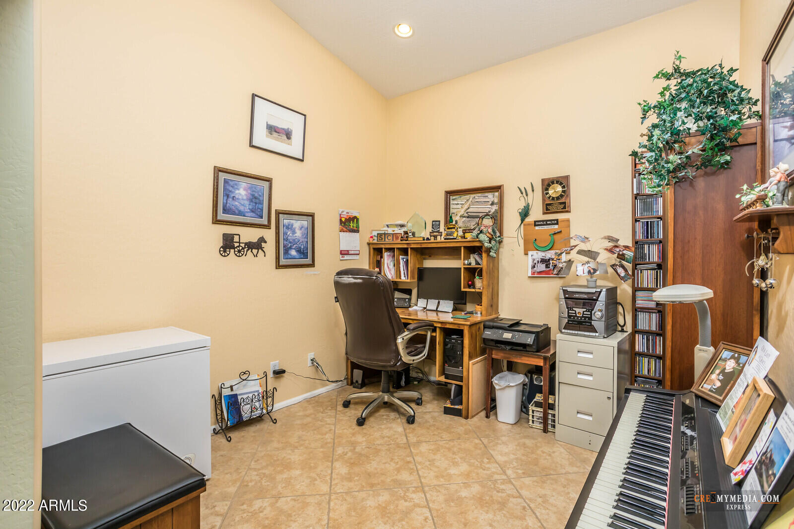 45083 West Norris Road Maricopa, AZ 85139 - Photo 27 of 35 a view of a workspace with furniture and a potted plant