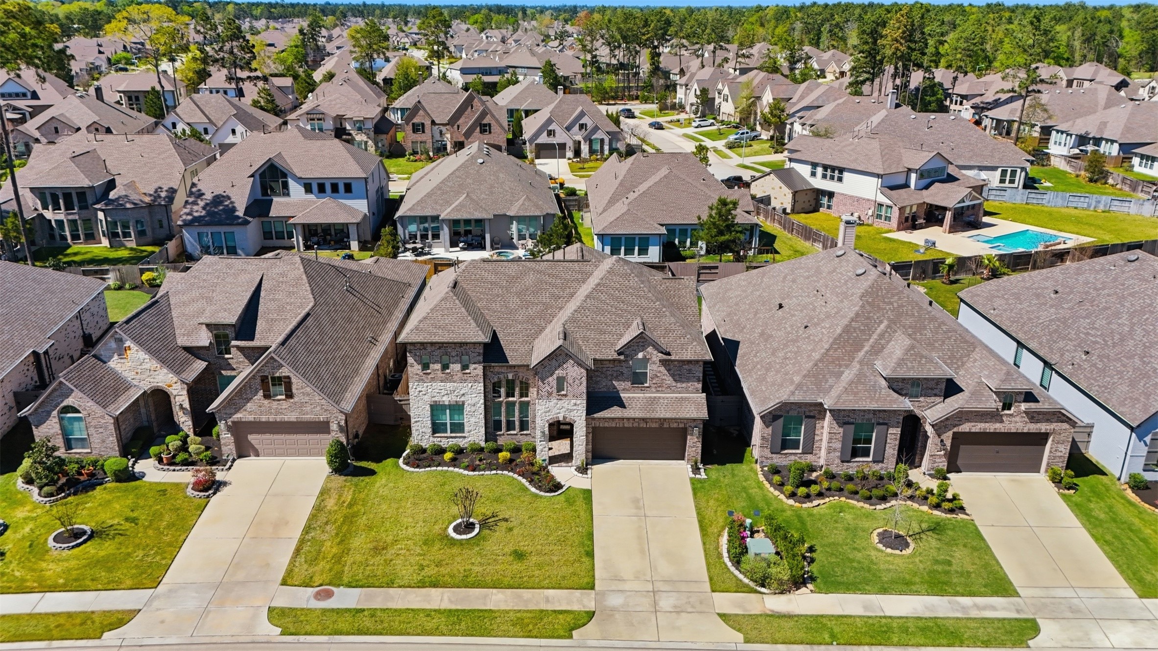 15133 Mahogany Trail Conroe, TX 77302 - Photo 43 of 49 an aerial view of a house with swimming pool and big yard