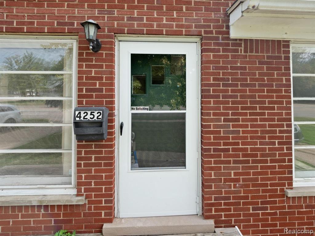 4252 Greenfield Road Berkley, MI 48072 - Photo 7 of 30