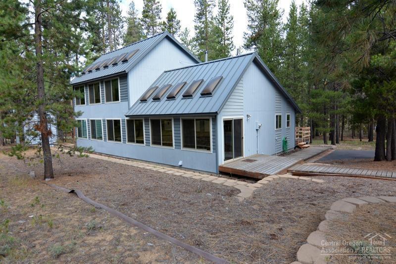54825 Lonesome Pine Road Bend, OR 97707 - Photo 3 of 24 Gallery Image 3