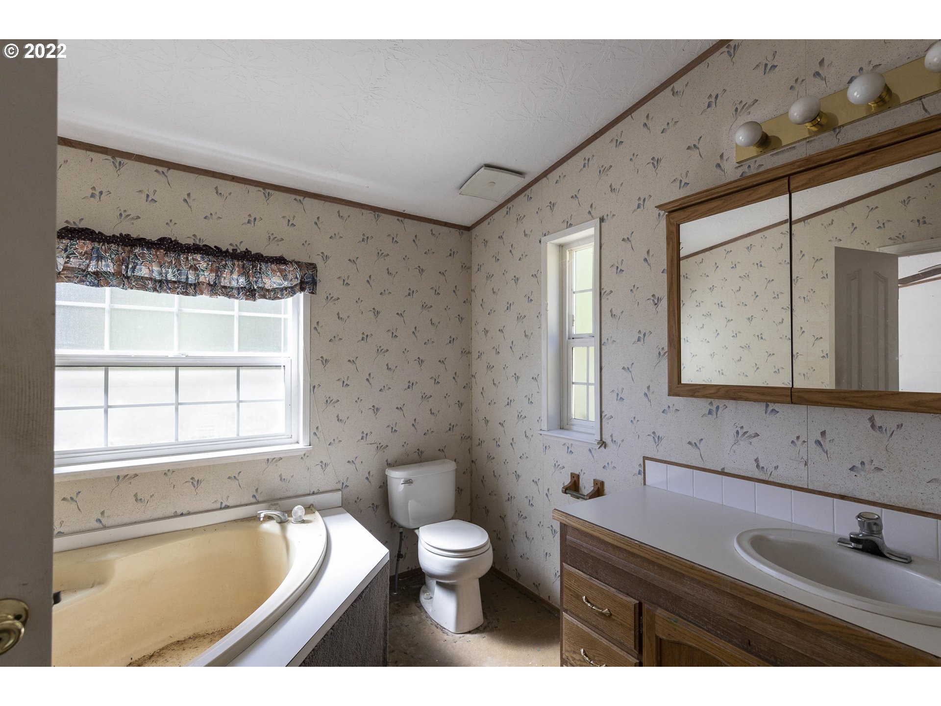 17823 Northwest Collins Road North Plains, OR 97133 - Photo 16 of 31 Bathroom