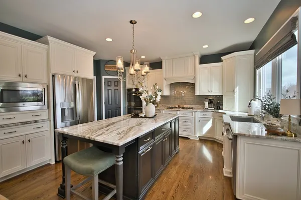 $999,900 | 10 Raes Creek Court, Bolingbrook, IL 60490