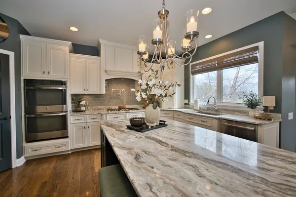 $999,900 | 10 Raes Creek Court, Bolingbrook, IL 60490