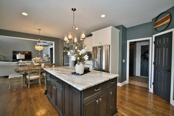 $999,900 | 10 Raes Creek Court, Bolingbrook, IL 60490