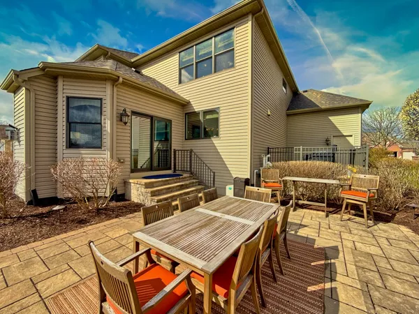 $999,900 | 10 Raes Creek Court, Bolingbrook, IL 60490