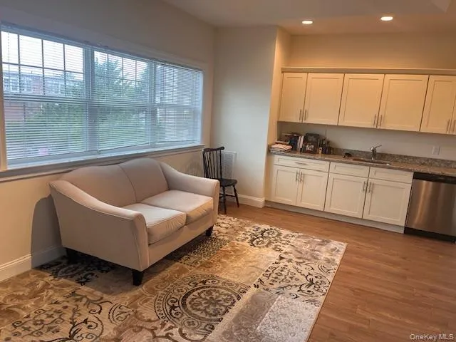 $2,500 | 333 West Montauk Highway, Unit 1, Lindenhurst, NY 11757